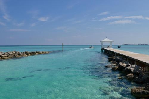 Hotel Sandyport Beach Resort