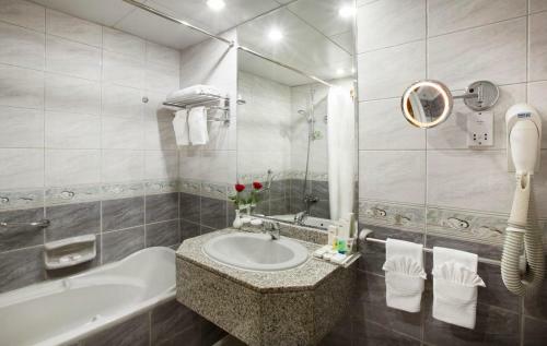 Avenue Hotel Dubai