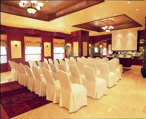 Emirates Concorde Hotel & Apartments