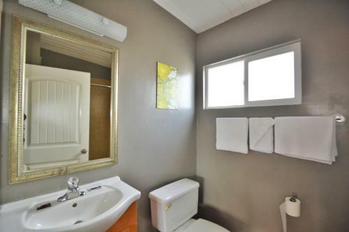 Motel Lodge At 32nd