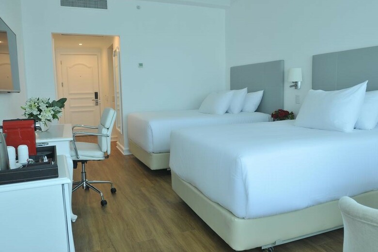 Hotel NH Collection Plaza Santiago