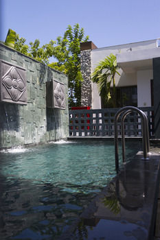 Aparthotel The Nchantra Pool Suite Residences