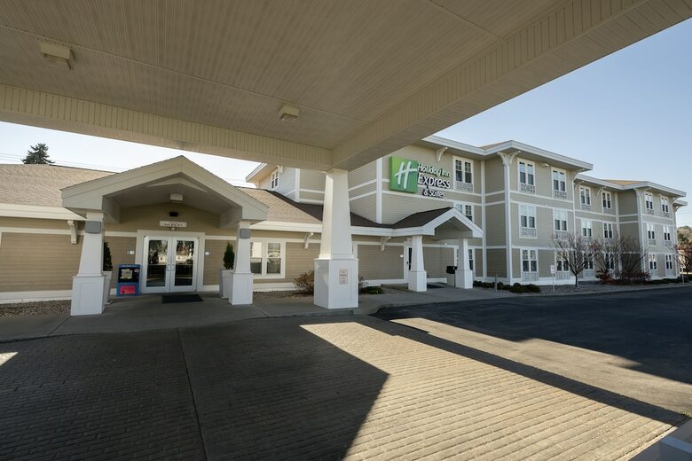 Holiday Inn Express Hotel & Suites Iron Mountain