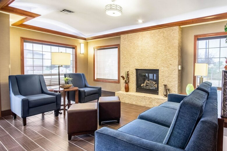 Hotel Comfort Inn And Suites