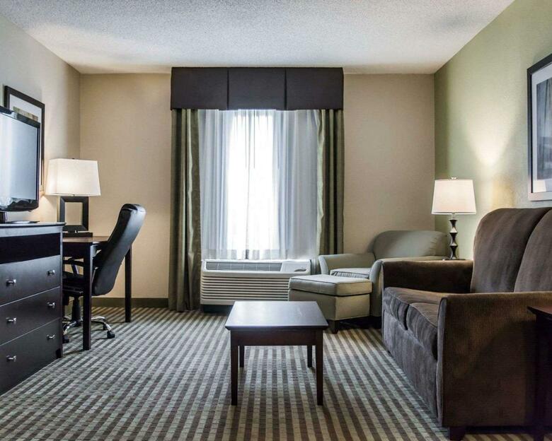 Hotel Comfort Inn & Suites