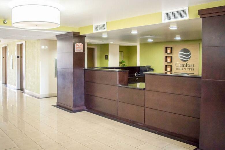 Hotel Comfort Inn & Suites
