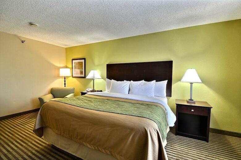 Hotel Comfort Inn & Suites