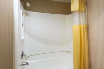 Hotel Days Inn And Suites Northwest Indianapolis