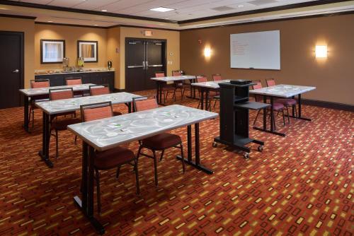 Hotel Courtyard By Marriott Evansville East