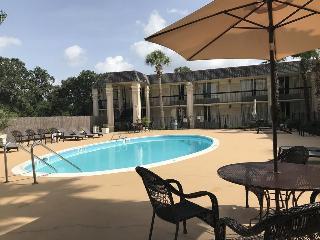 Hotel Carmel Inn & Suites