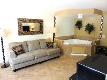 Hotel Carmel Inn & Suites
