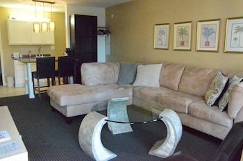 Hotel Carmel Inn & Suites