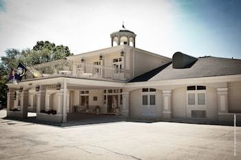 Hotel Carmel Inn & Suites