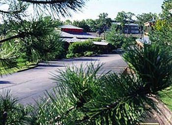 Outback Roadhouse Motel & Suites