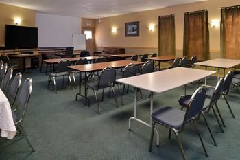 Motel Canadas Best Value Inn & Suites