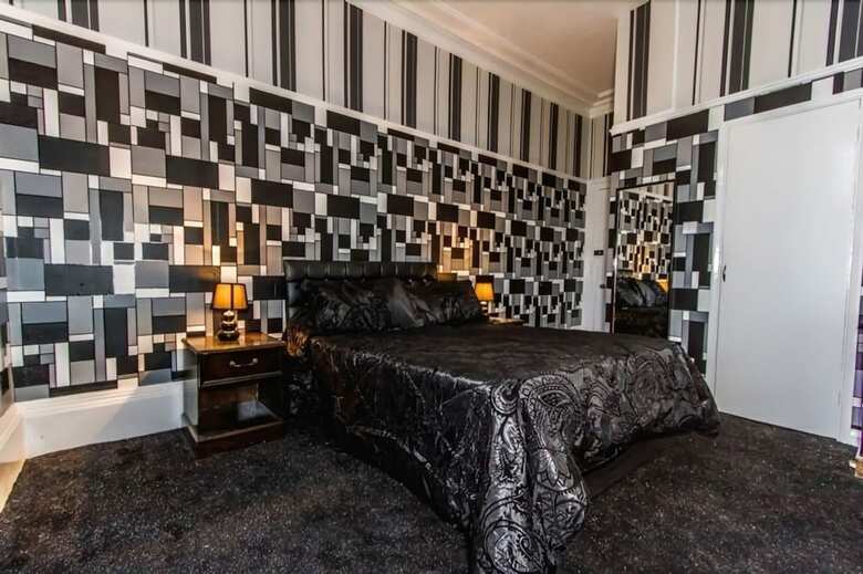 The Carlton Hotel