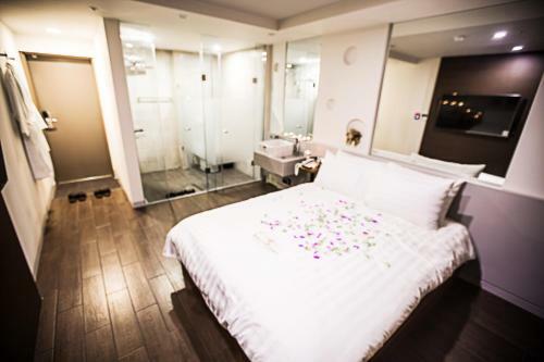 Hotel Jerry's Planet