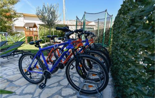 Holiday Home Zrnovnica 06