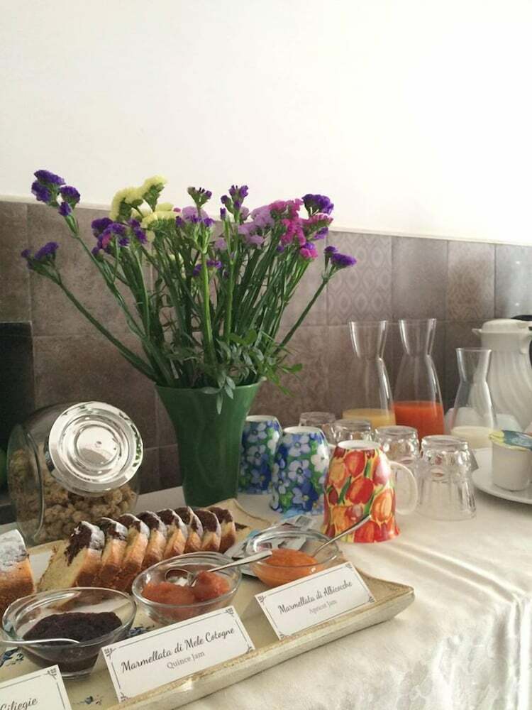 Hostal Marinella Suite Home