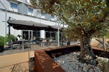 AC Hotel By Marriott Marseille V�lodrome