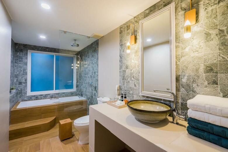 Hotel Khao Lak Emerald Beach Resort & Spa