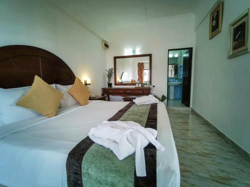 Camelot Beach Hotel