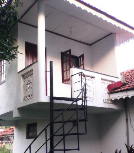 Hostal L.l.p. Guest House