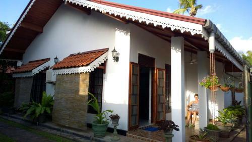 Hostal L.l.p. Guest House