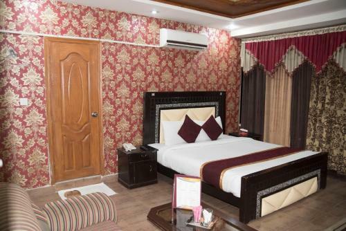 Hotel Premier Inn Davis Road