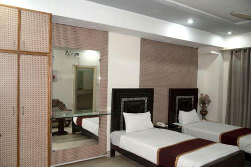 Hotel Premier Inn Davis Road
