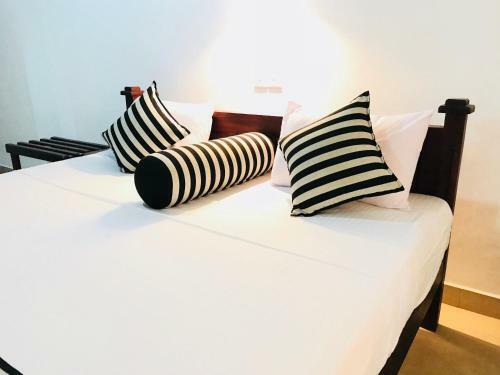 Hotel Inamaluwa Inn