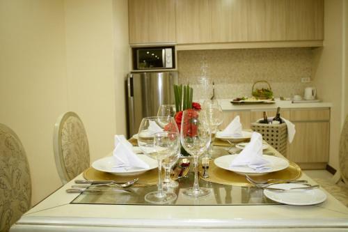 Golden Prince Hotel & Suites
