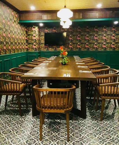 Golden Prince Hotel & Suites