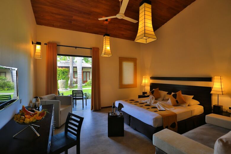 Hotel Chaarya Resort & Spa