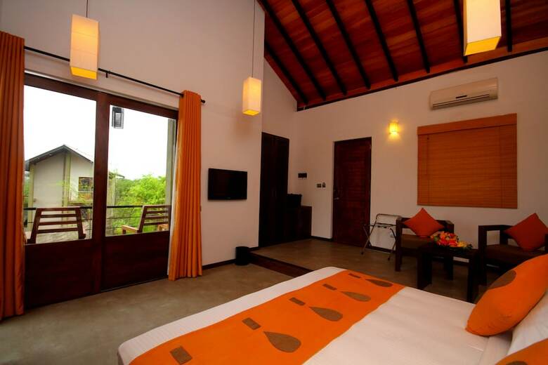 Hotel Chaarya Resort & Spa