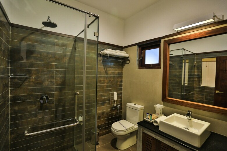 Hotel Chaarya Resort & Spa
