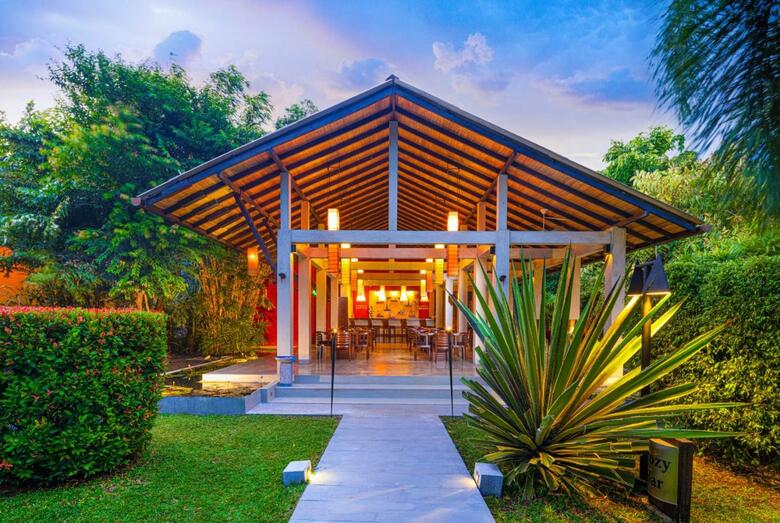 Hotel Chaarya Resort & Spa