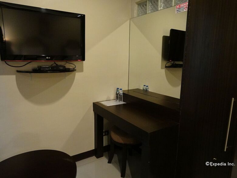 Hotel The Peridot Suites