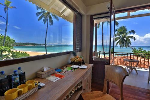 Hotel Thaproban Beach House