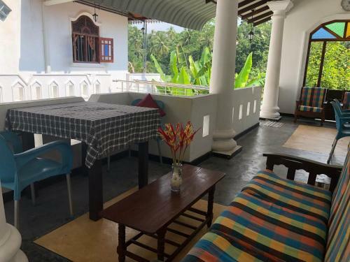 Hostal Tiny Royal Palace