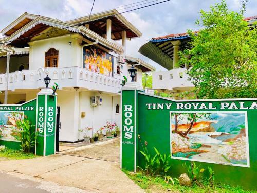 Hostal Tiny Royal Palace