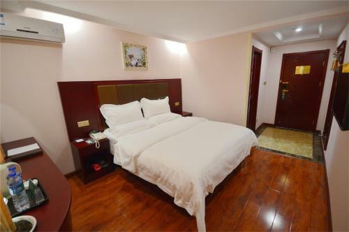 Greentree Inn Jiangsu Zhenjiang Dashikou Express Hotel