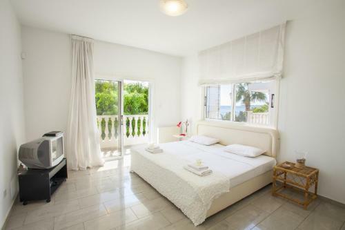 Sunset Meneou Villa