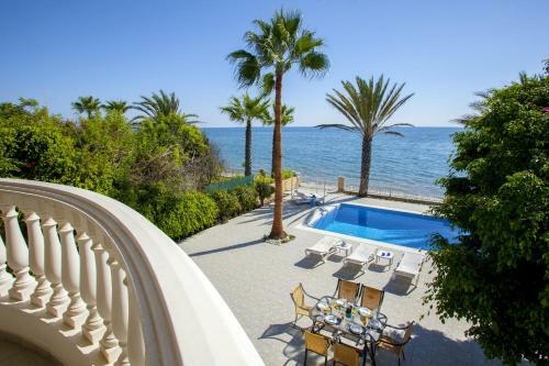 Sunset Meneou Villa