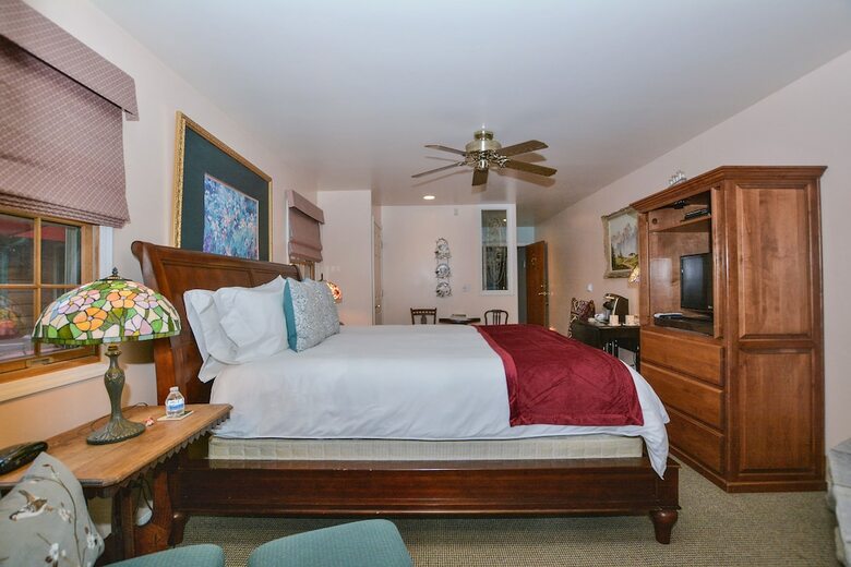 Alpenhorn Bed And Breakfast