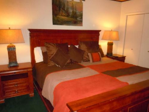 Two-bedroom Plus Den Premier Unit #13 By Escape For All Seasons