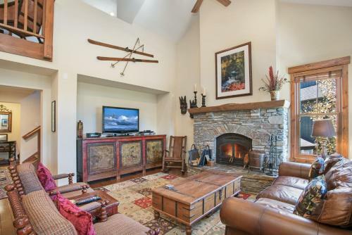 Lodge Mammoth Golf Properties By 101 Great Escapes