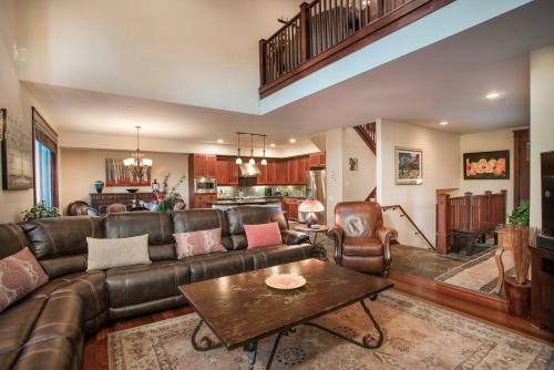 Lodge Mammoth Golf Properties By 101 Great Escapes
