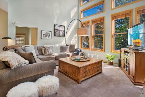 Lodge Mammoth Golf Properties By 101 Great Escapes