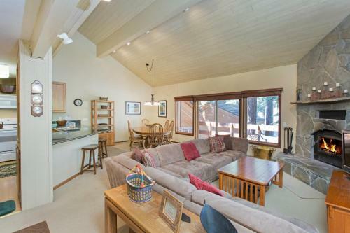 Lodge Mammoth Golf Properties By 101 Great Escapes